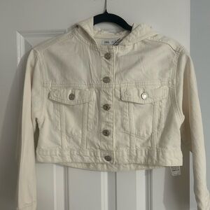 NWT Zara Cream Cropped Jean Jacket with Classic Design